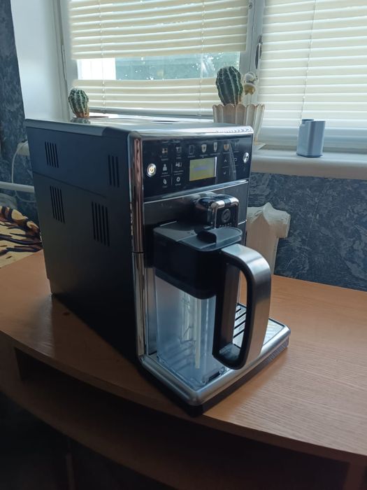 Продам кофемашину в отличном состоянии