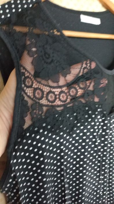 T-shirt cavada preta e com renda