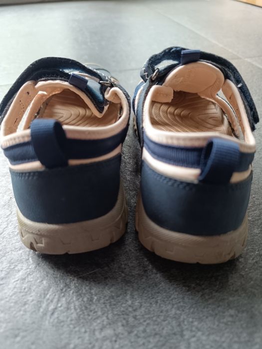 Ażurowe buty r. 32