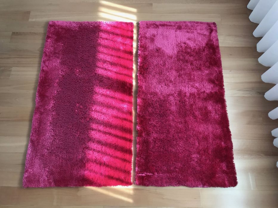 Conjunto de dois tapetes rosa de pelo comprido