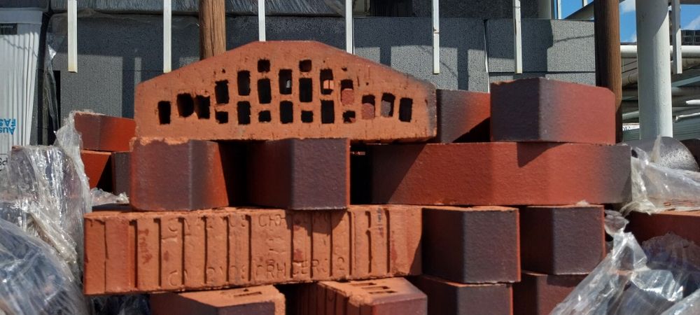 Cegła daszek etna cieniowana czerwono czarna D1