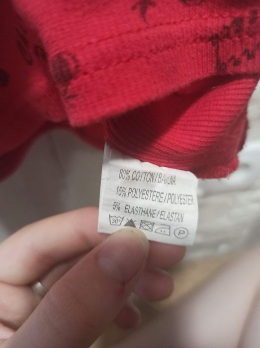 Czerwona koszulka bluzka