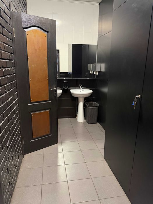 Приміщення в центрі біля Палацу одружень