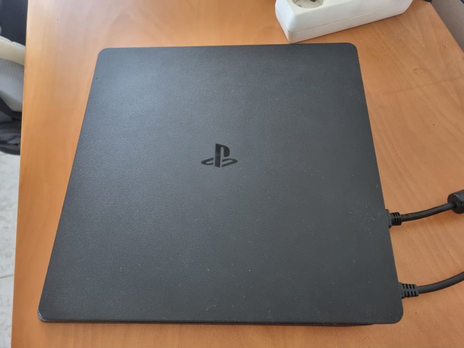 Play station 4 Slim 1TB