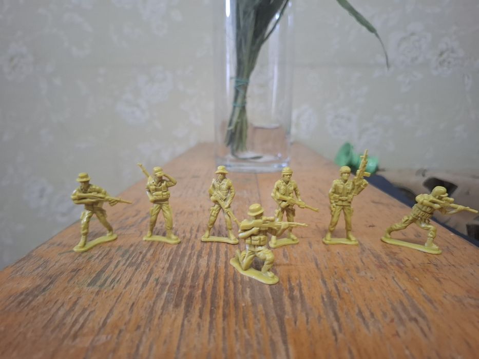 Продаю солдатиків