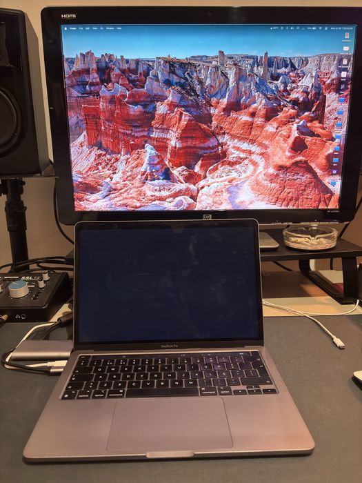 Macbook Pro M1, 16 gb RAM, 256gb SSD - APENAS COM ECRA EXTERNO