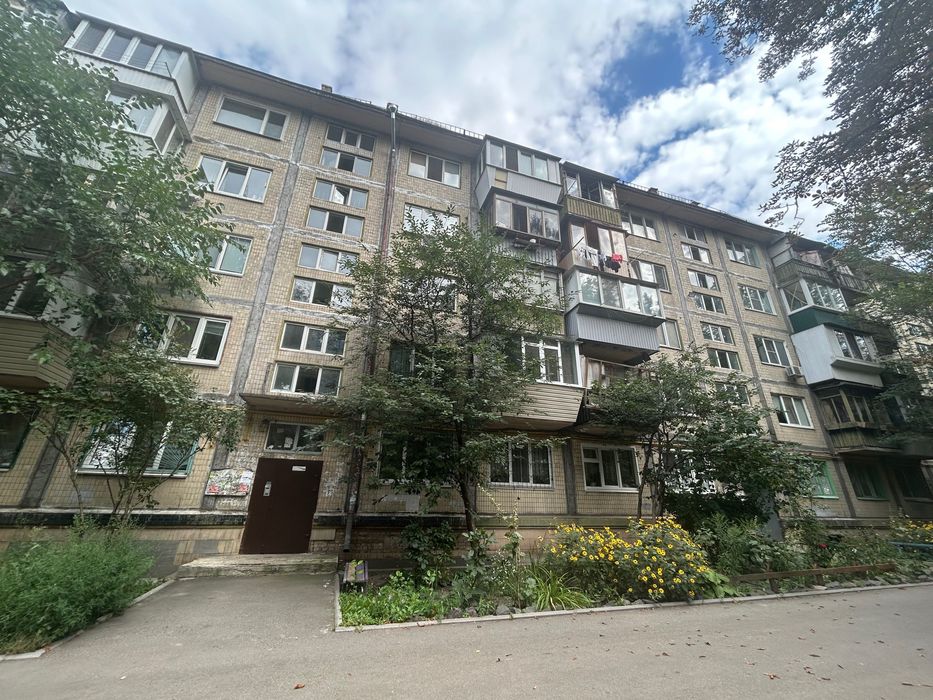 Без комісіі Продам 2к квартира Газ метро Нивки Мегамаркет