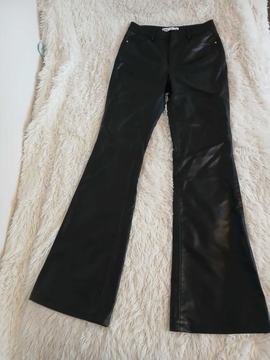 Jeansy flare dzwony skórzane zara