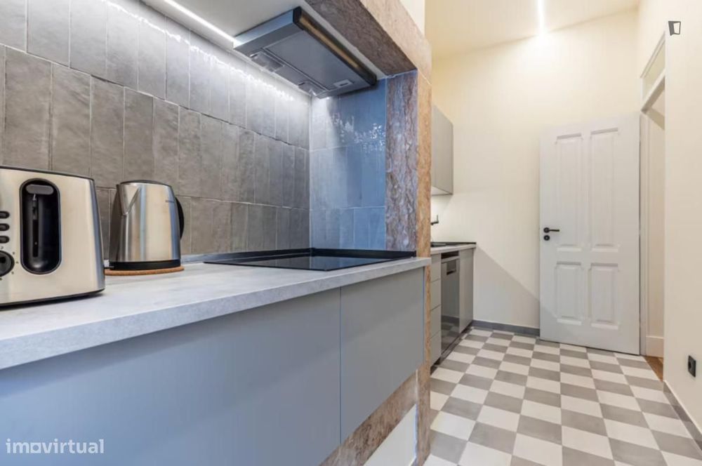 Apartamento com 4 quartos - localizado em Anjos Lisbon
