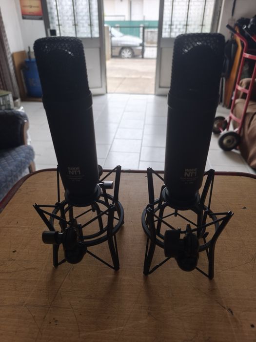Par de Microfones Rode NT1