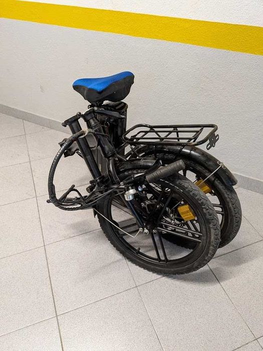 Bicicleta elétrica dobrável