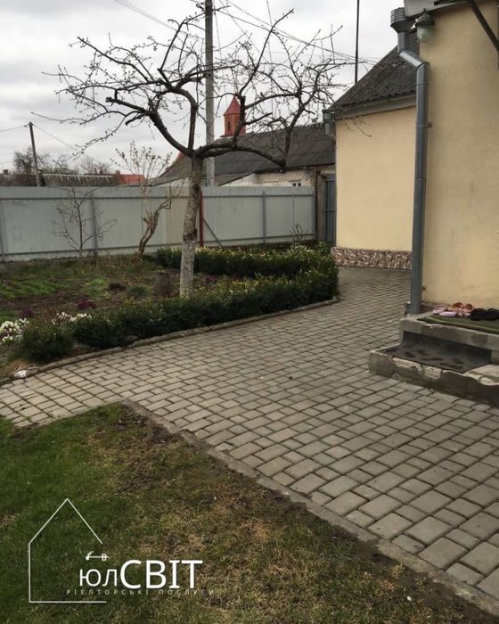 ЦІНУ ЗНИЖЕНО ПРОДАЖ 1/2 будинку під комерційну діяльність
