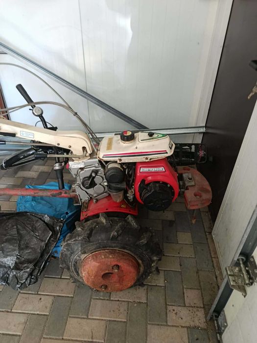 Traktor/dzik Kubota z przyczepką