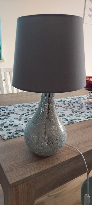 Lampa z abażurem stołowa