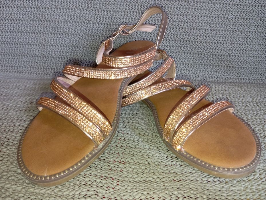 Złote sandałki z cyrkoniami