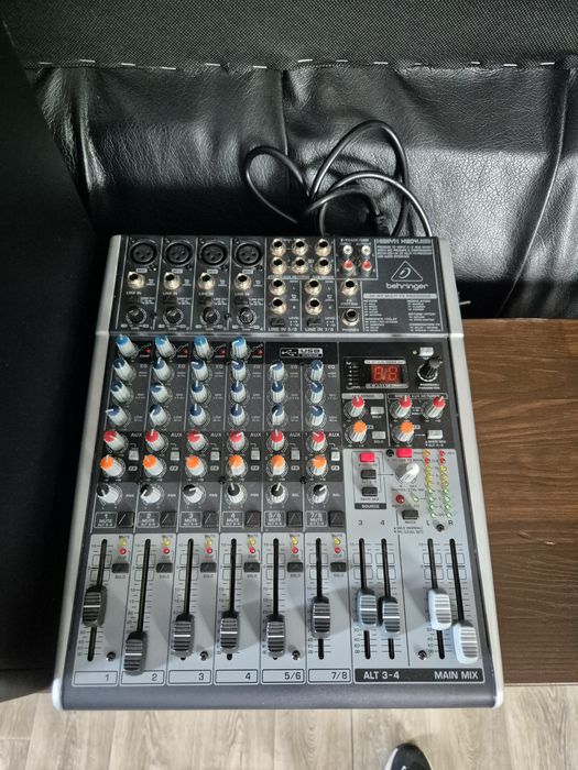 Behringer Xenyx X1204USB