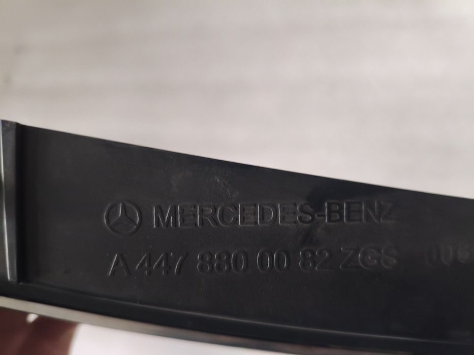 Mercedes-Benz V- klasa Vito W447 14R- listwa atrapy grilla