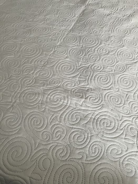 Okazja! Nowa Biała nowoczesna Narzuta 240x220 na łóżko tłoczony wzór