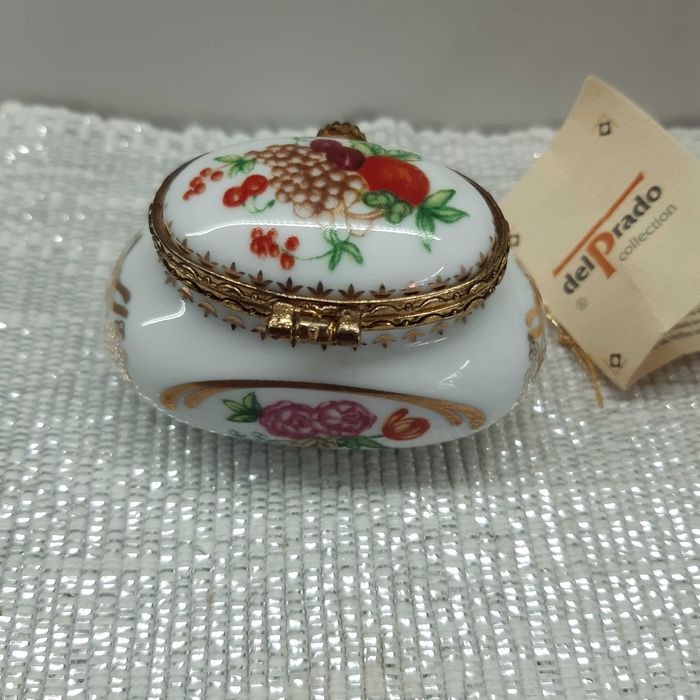 Puzderko z porcelany. DEL PRADO otwierane