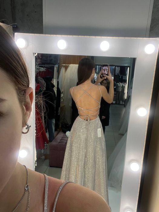 Шикарна сукня на випускний