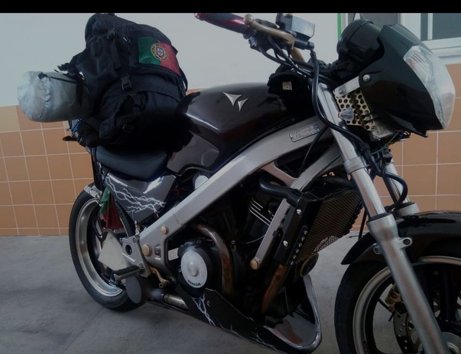 Honda ntv 650 modificada