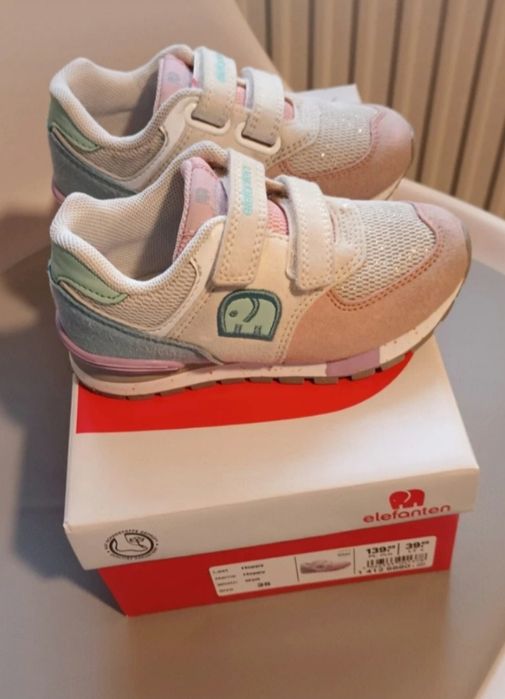 Adidasy dla dziewczynki 25