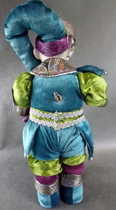 Elegancki Pierrot z Ceramicznym Akcentem i Pozytywką