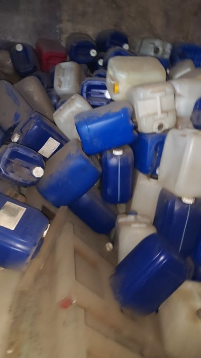 Pojemniki beczki plastikowe