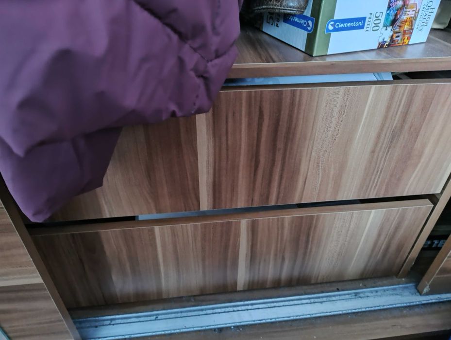 Duża szafa rozsuwana z lustrem