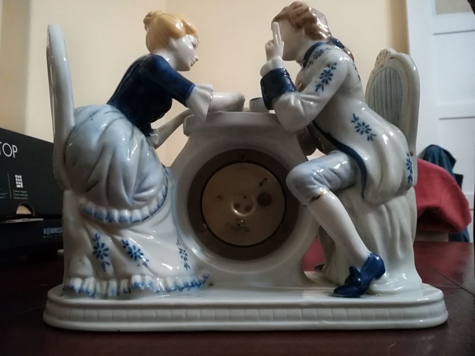 Figuras porcelana com Relogio alarme Telock
