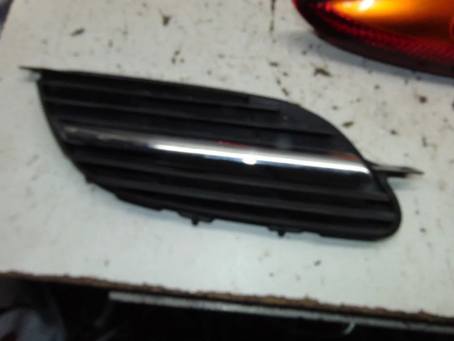 Nissan Almera ii tino farolins/Grelhas radiador
