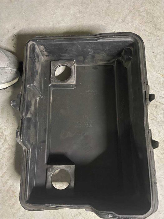 Acura MDX кришка акумулятора