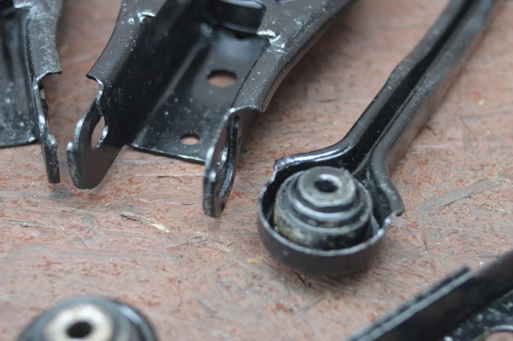 bmw e90 / e81 / e87 / e91 / e92 / e93 oryginalne wahacze tył lewe / p