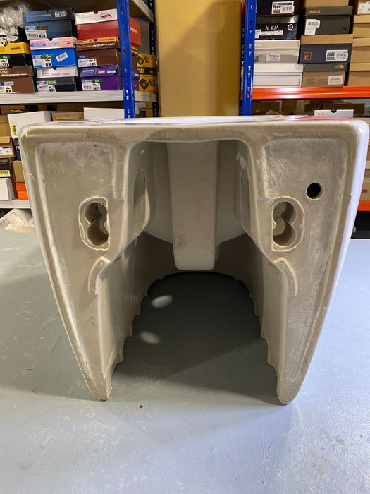 Bidé suspenso Ideal Standard Thesis com fixações ocultas - Silk White