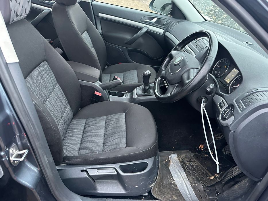 Skoda Octavia silnik 1.6 TDI 2012r,Anglik z kluczykami