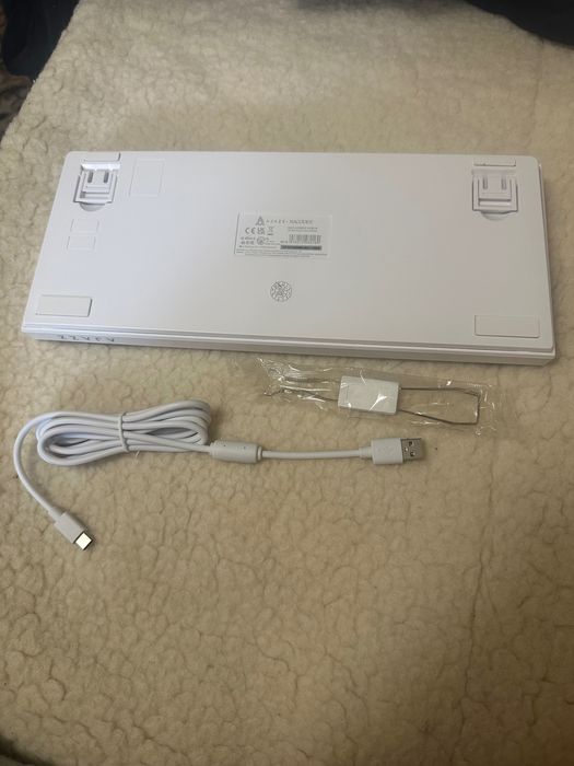 Клавіатура ajazz ak820 на червоних свічах