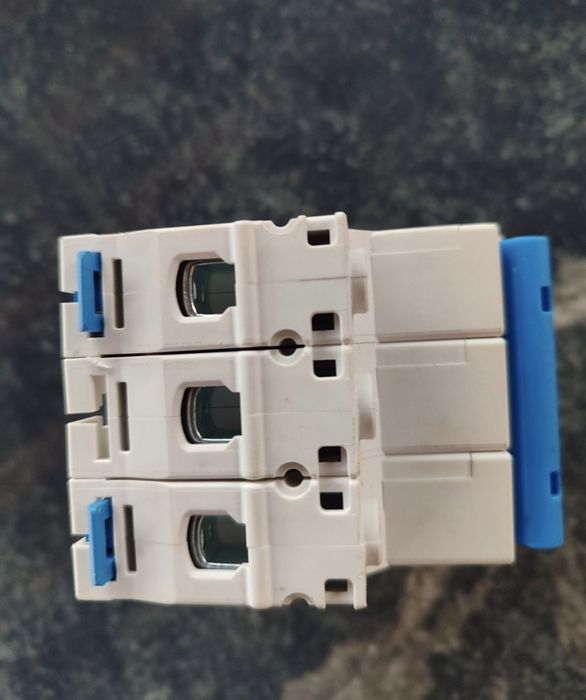 Автомат трехфазный