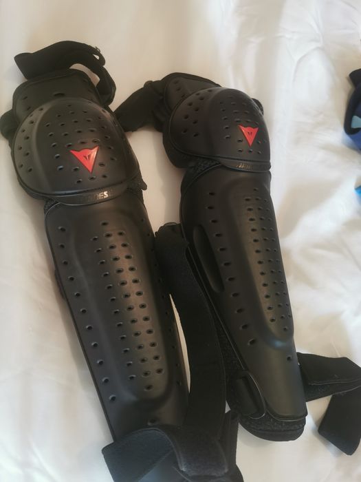 Joelheiras caneleiras Dainese