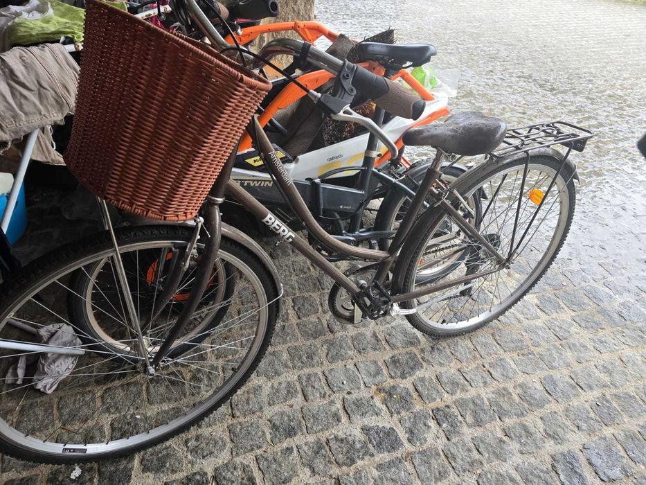 Bicicletas elétrica e comum