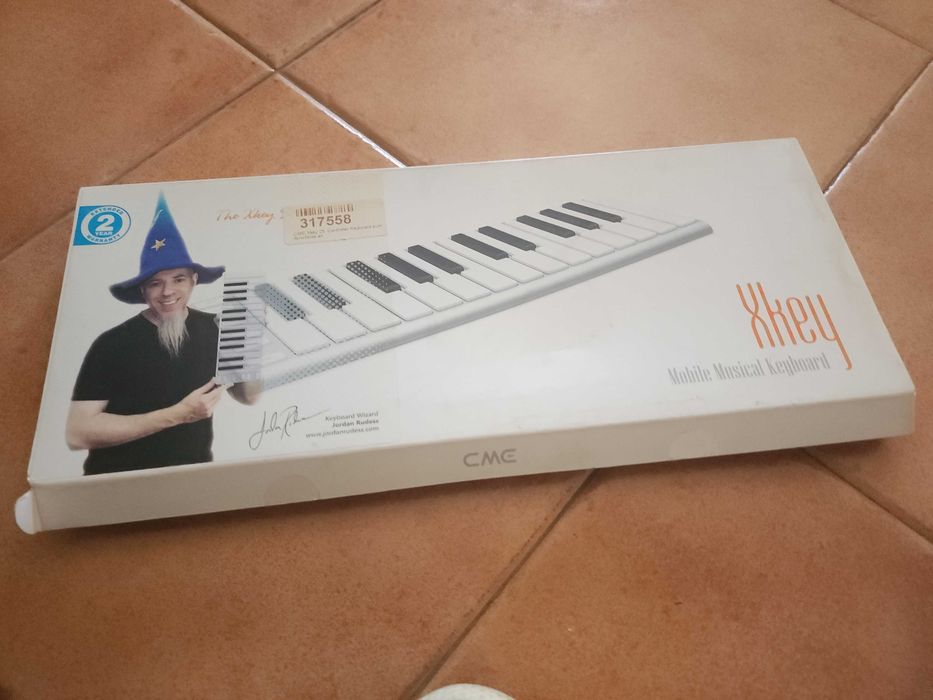2 CME Xkey (teclados MIDI portatil, com estojo)