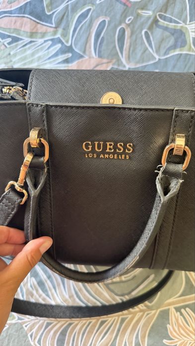 Mala da guess preta