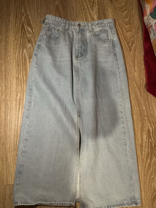 Джинсова спідниця міді