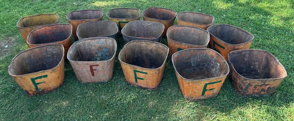 Latoaria tradicional cestos em latão para apanha da fruta, floreiras