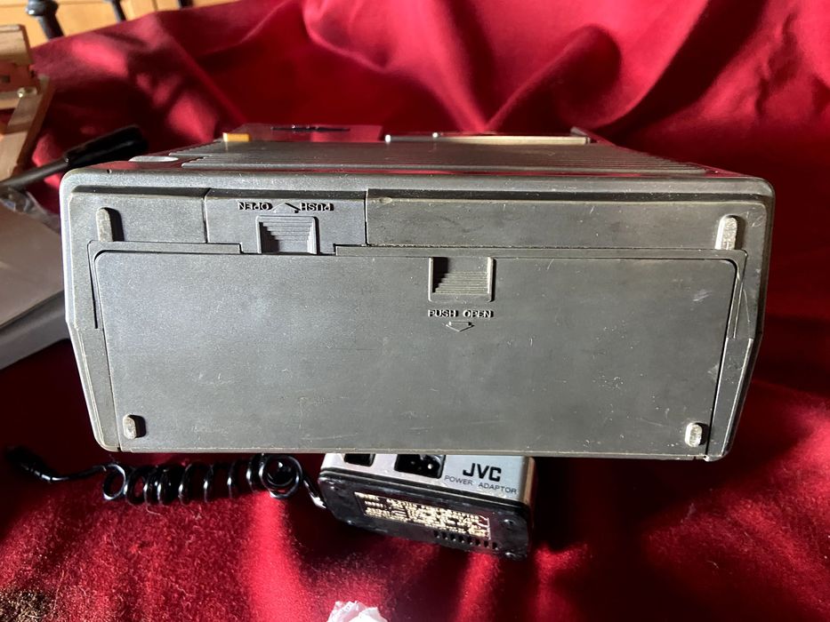 Para colecionadores- TV-Radio JVC 3050EU