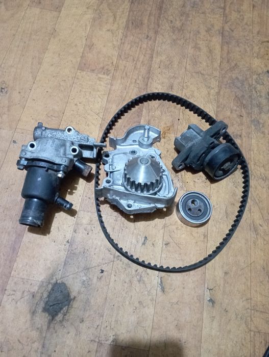 Продам помпу на Рено