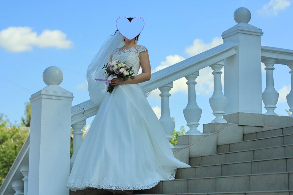 Продам весільну сукню