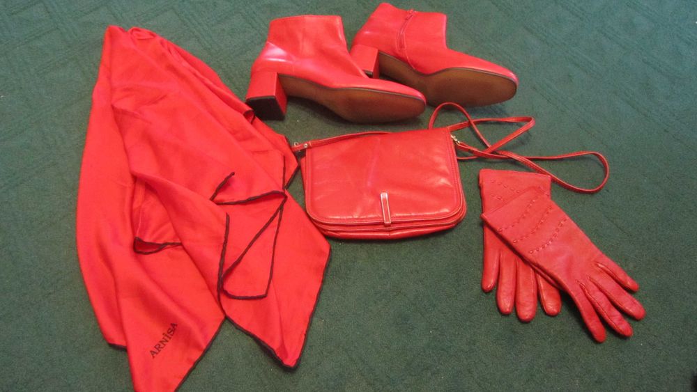 ,Ботильоны новые,кожа р.41 +  аксессуары.