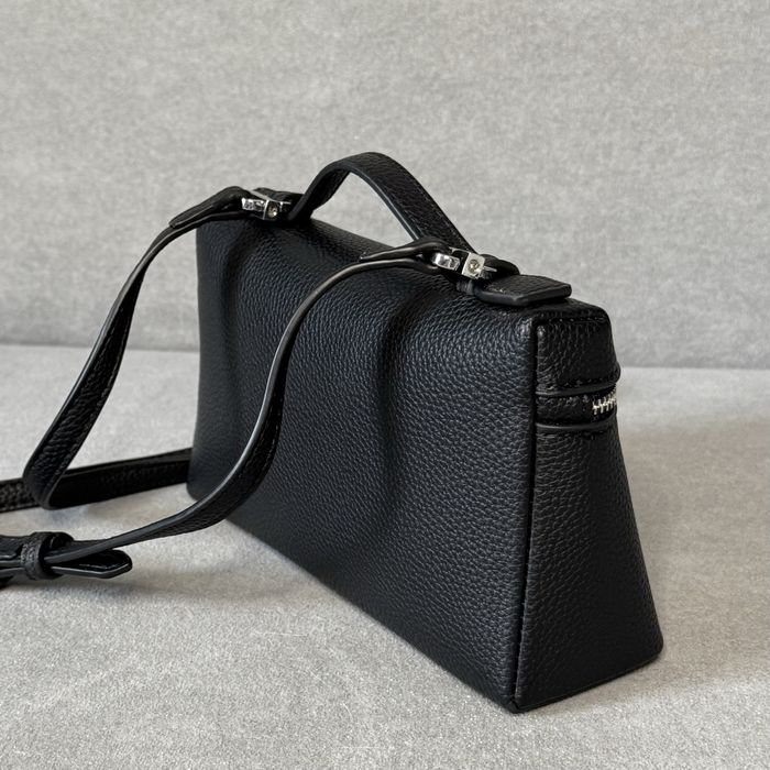 Жіноча сумка через плече з зернистої екошкіри