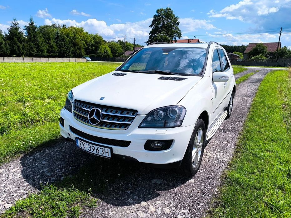 Mercedes-Benz ML Edition 1 xenon pakiet offroad skóry kamera hak szyberdach