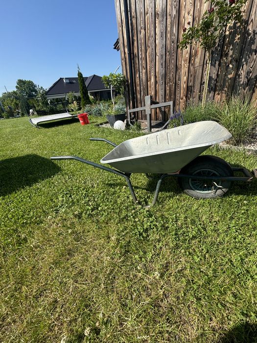 Taczka ogrodowa lekka